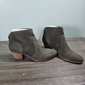 Violet & Red Cupid‎ Suede Leather Bootie in Olive Green Size 9 New without box!